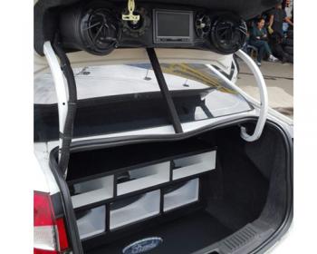 Montaje sonido en Ford Fiesta Fibra de vidrio Tapizados en cuero Montaje sonido en Ford Fiesta Fibra de vidrio Tapizados en cuero